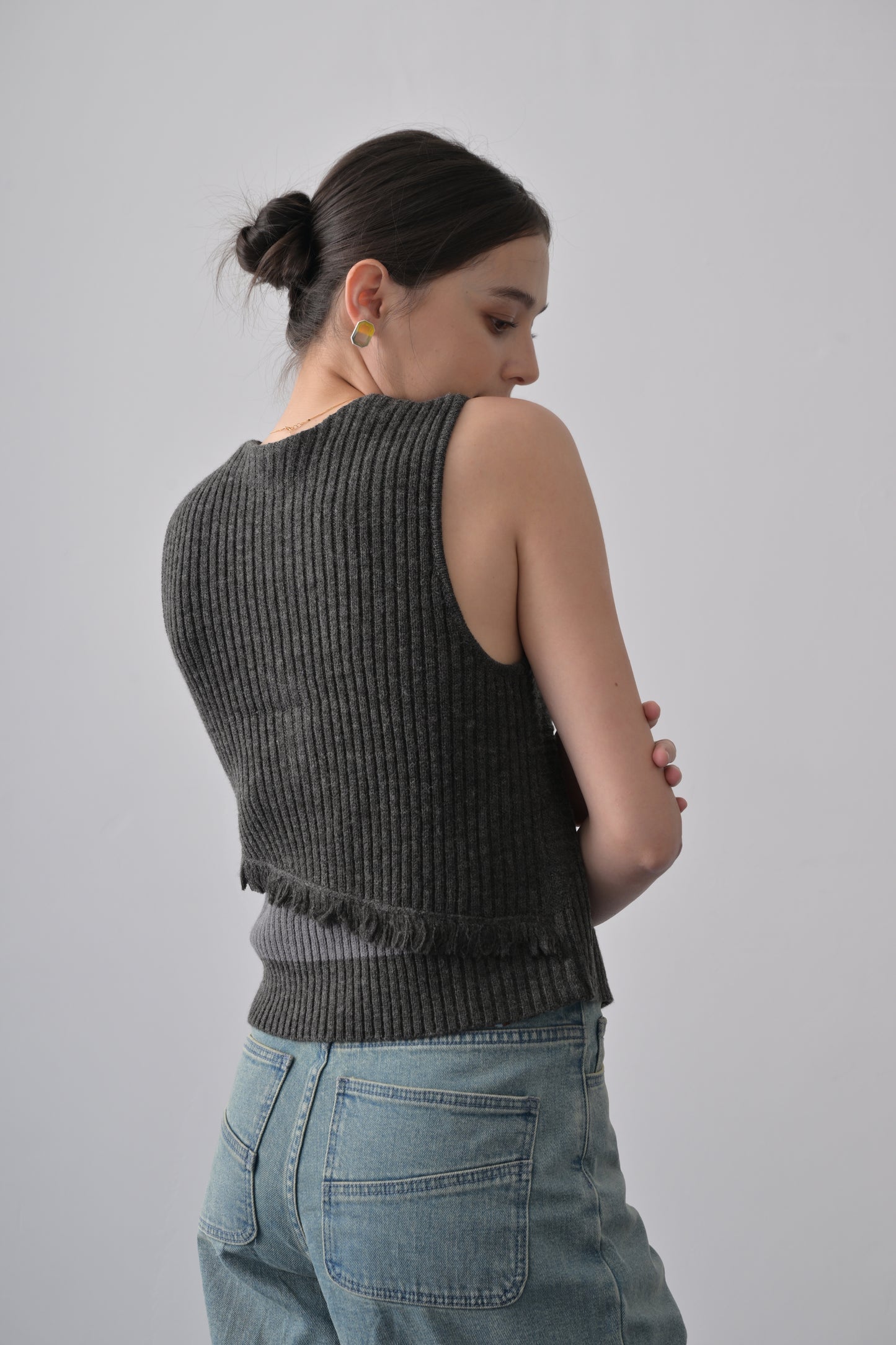 羊毛混紡不規則拼色冷背心 Wool-blend Fringed Contrast Rib-knit Vest