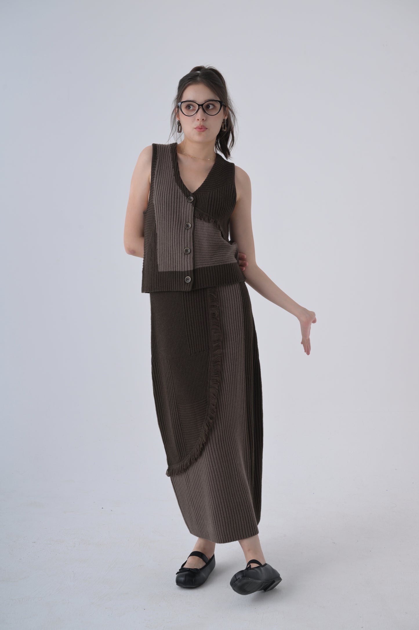 羊毛混紡不規則拼色冷背心 Wool-blend Fringed Contrast Rib-knit Vest