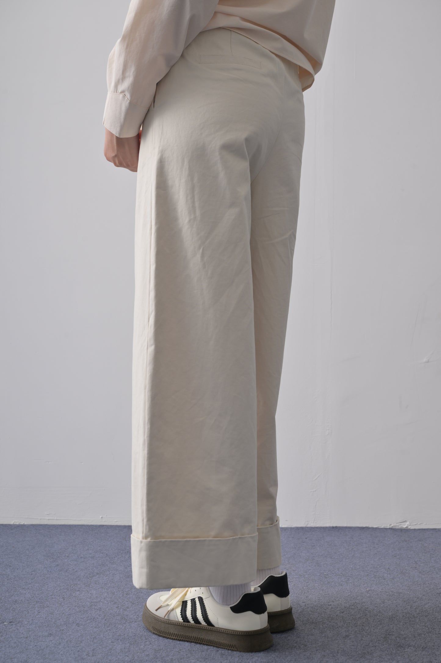 百搭純棉闊腿摺腳褲 Relaxed Wide-Leg Twill Trousers