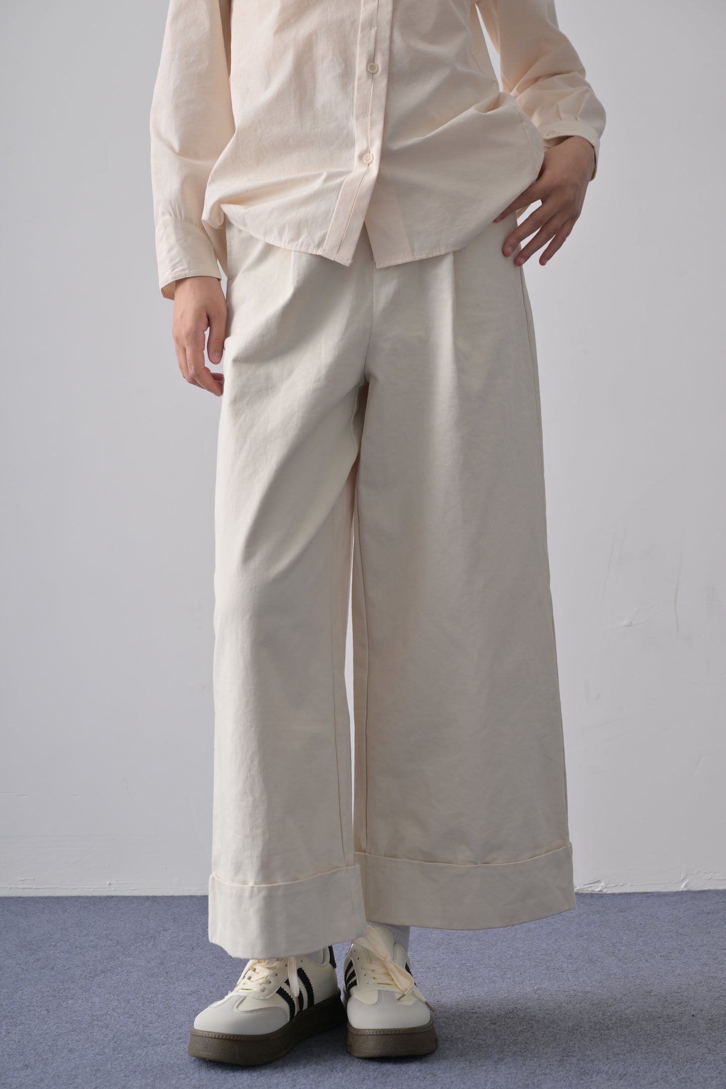 百搭純棉闊腿摺腳褲 Relaxed Wide-Leg Twill Trousers