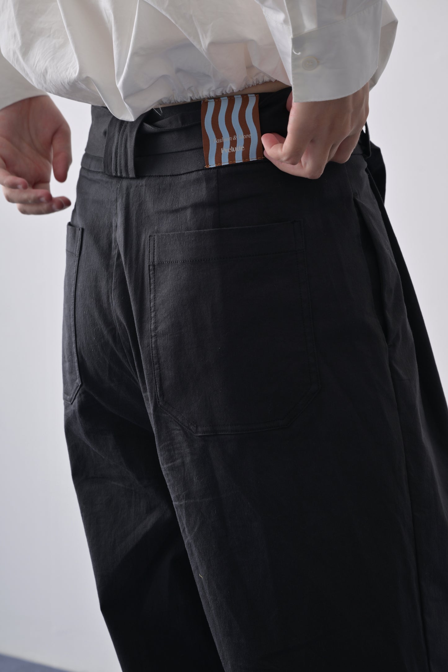 寬褲耳高腰闊腿褲配腰帶 Tailored Wide-leg Trousers with Belt