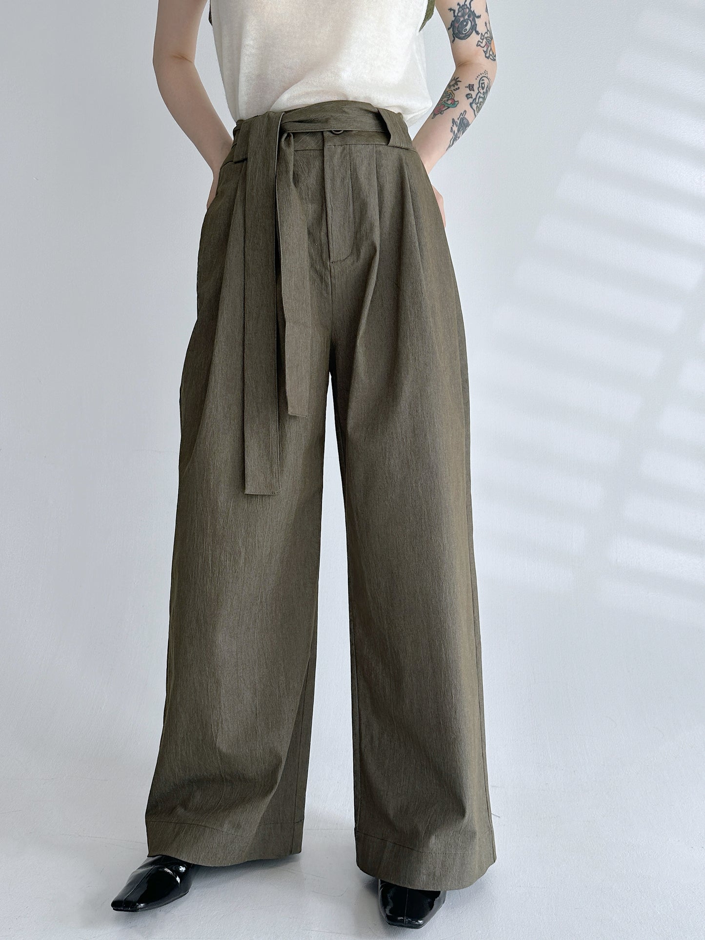 寬褲耳高腰闊腿褲配腰帶 Tailored Wide-leg Trousers with Belt