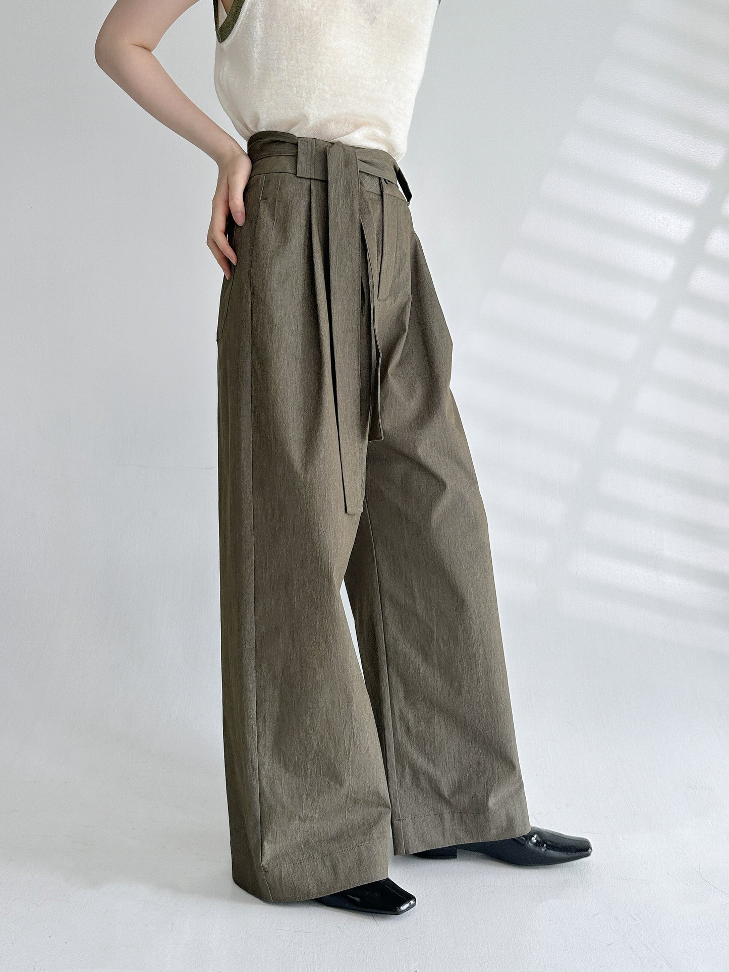 寬褲耳高腰闊腿褲配腰帶 Tailored Wide-leg Trousers with Belt