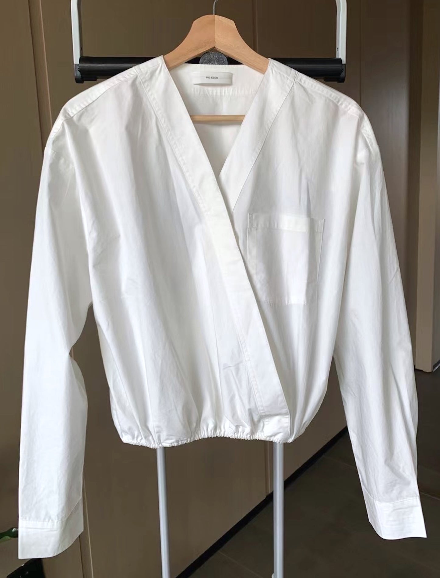 若隱鎖骨短款交疊恤衫 Wrap-It-Up Elastic Waist Shirt
