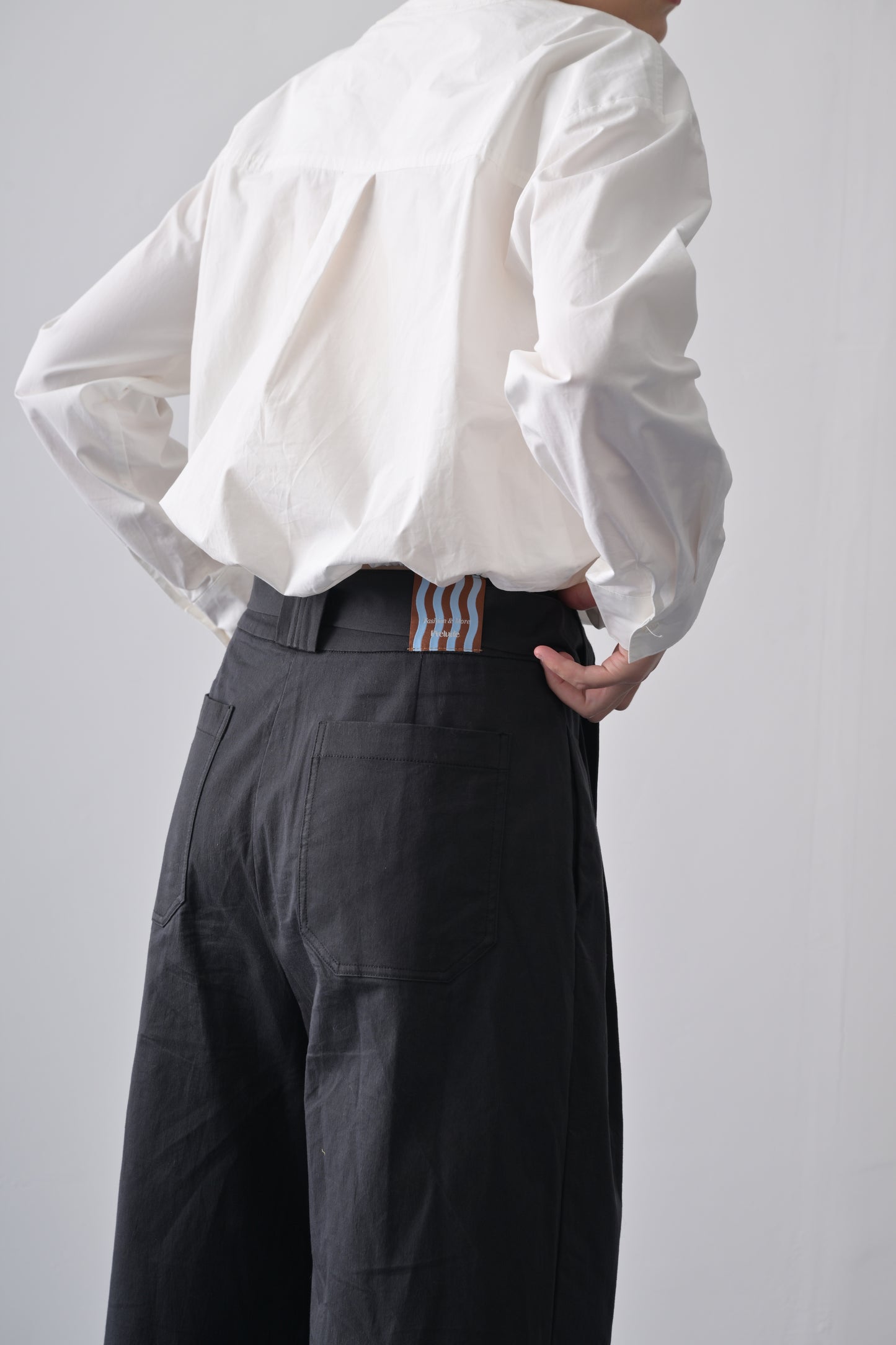 若隱鎖骨短款交疊恤衫  Wrap-It-Up Elastic Waist Shirt