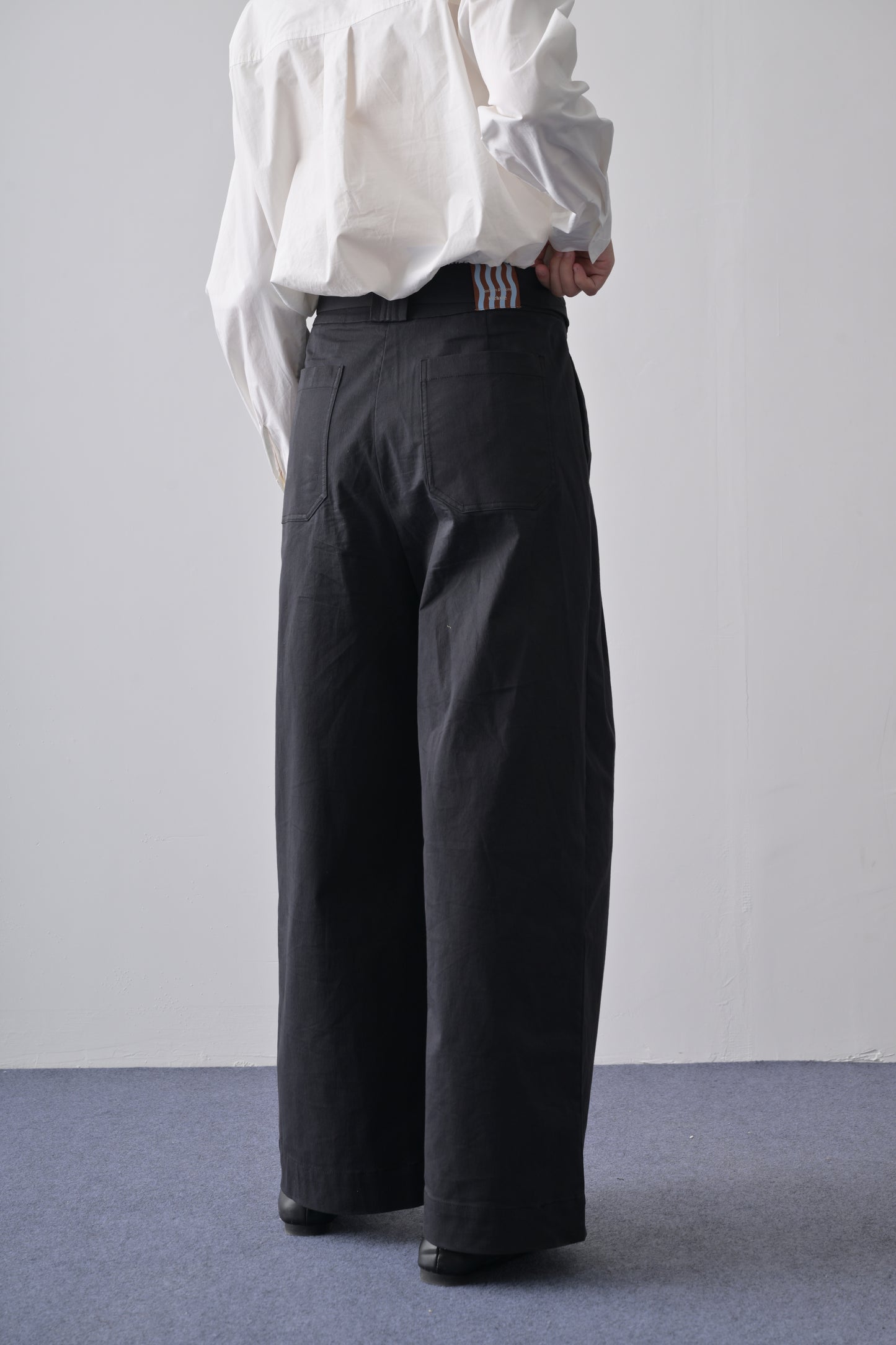 寬褲耳高腰闊腿褲配腰帶  Tailored Wide-leg Trousers with Belt